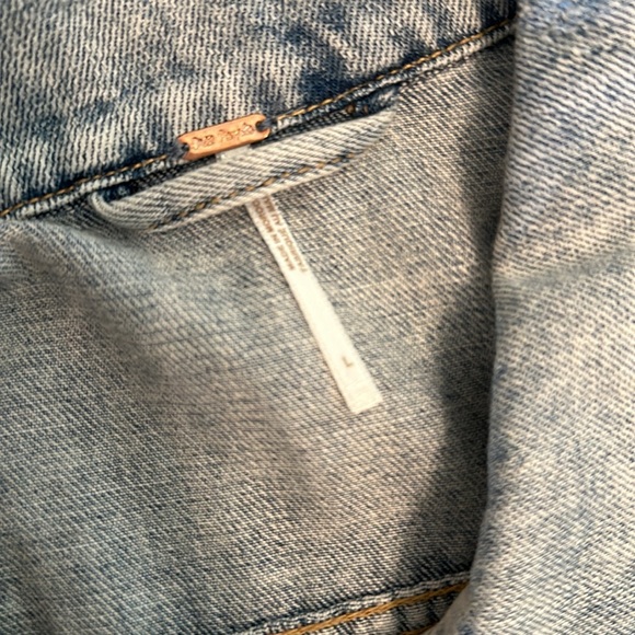 Free People NWT 🤩 Rare distressed Jean Jacket - Picture 5 of 7